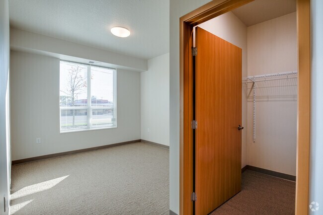 2BR, 1BA - 910SF