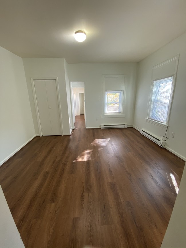 Building Photo - 814 Ferry St Unit 2 Rental