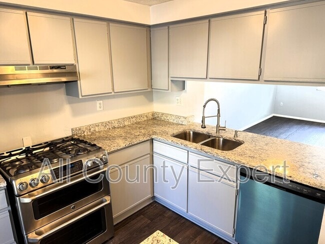 Photo - 862 Regal Path Ln