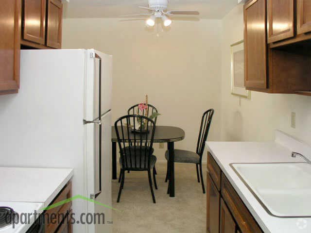 Cocina - Fine Living at Aquila Park & Royal Park