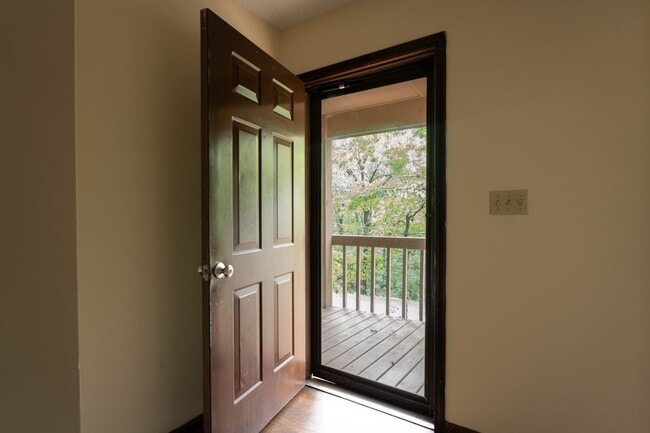 Photo - 105 Hanover Way