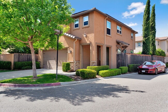 Photo - 1446 Sundial Way