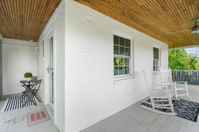 Photo - Beautifully Renovated 5 Bed/3 Bath Farmhouse in Upper St. Clair - Available Early June!