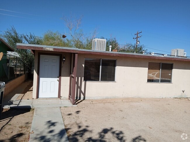 Building Photo - Libby's Realty 29 Palms Rental 2bedroom 1 ... Unit 1