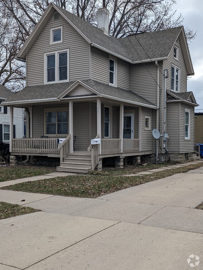 Building Photo - 204 N State St Unit 204 - lower Rental