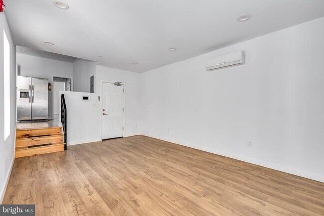 Photo - 2162 E York St