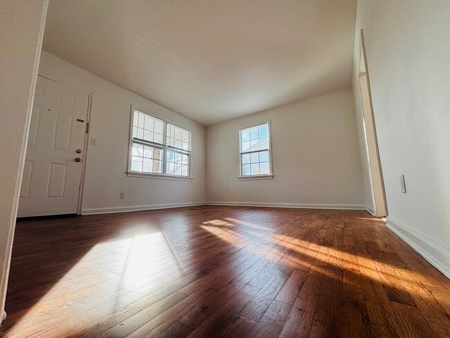 Photo - 1312 E 60th St