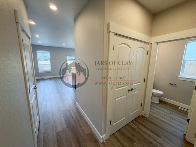 Photo - 1329/1331 #2023-LL765 Unidad 1331