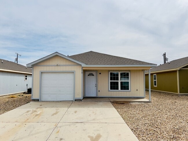 Charming 3 Bedroom Home - Charming 3 Bedroom Home