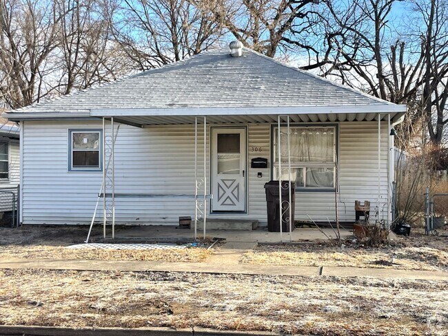 Building Photo - 3 Bed House For Rent in Elsberry