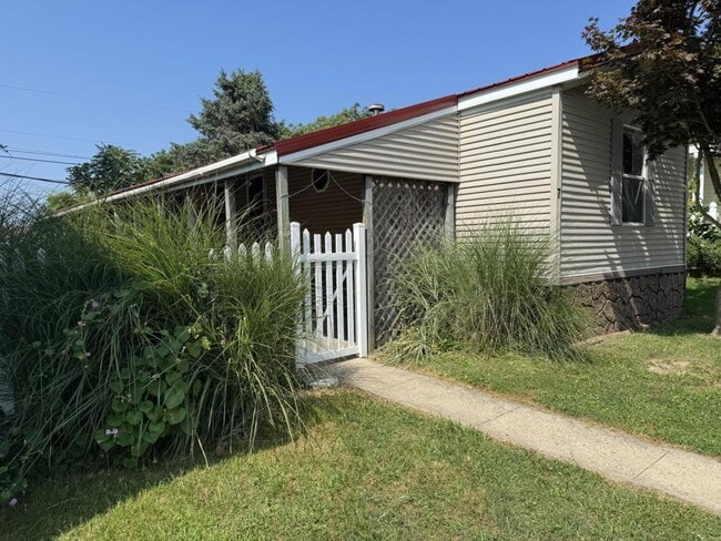 Building Photo - Lot 7, 76 Yardner st Rental