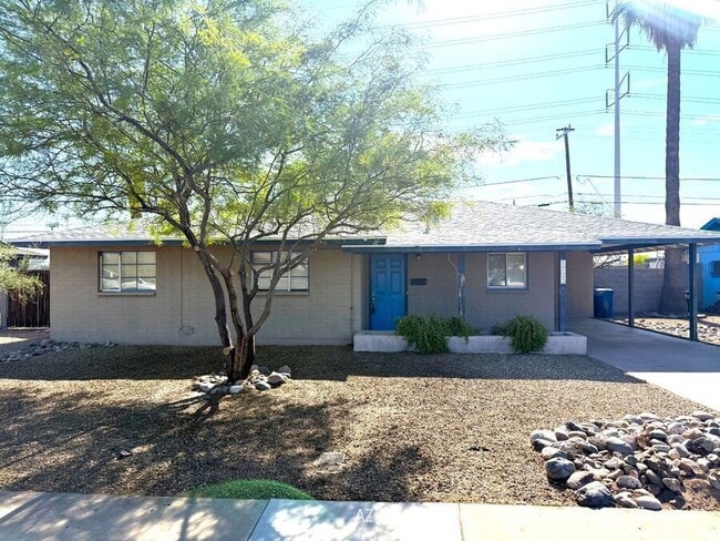 Building Photo - 1725 S Farmer Ave