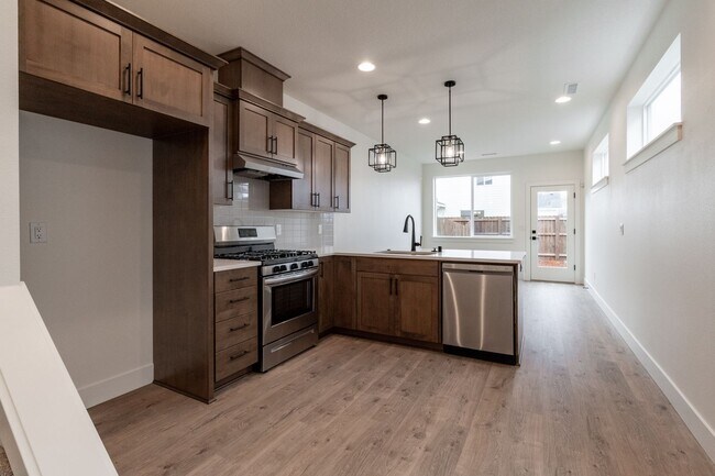 Photo - BRAND NEW Gorgeous 2 bedroom 1.5 bathroom ...