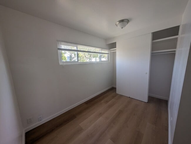 Photo - Comfortable one bedroom unit, convenient location to shopping and transportation Unit 204
