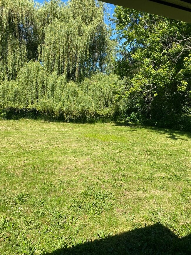 Fresh and bright!! 3 bedroom, 1 bath on la... - Fresh and bright!! 3 bedroom, 1 bath on la... House