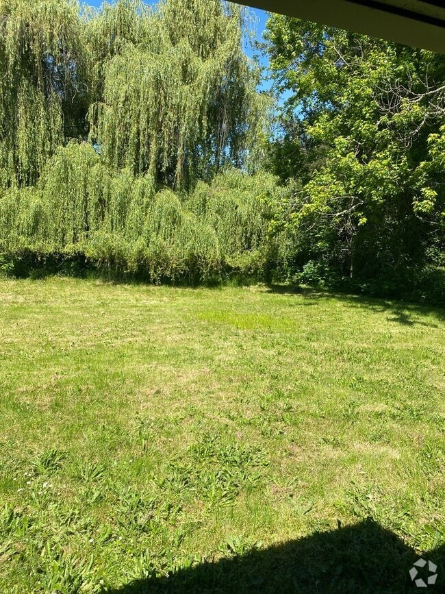 Building Photo - Fresh and bright!! 3 bedroom, 1 bath on la... Rental
