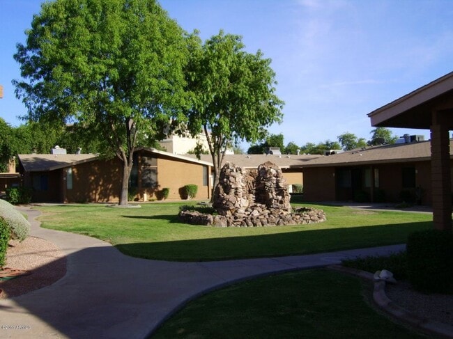 1718 E Campbell Ave Unidad 27