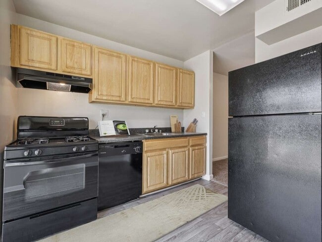 Kitchen - Hickory Hill Apartments