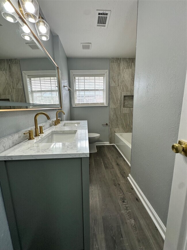 Photo - 502 Ave F
