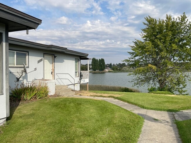 Photo - Lake View Apartment for Rent!!!