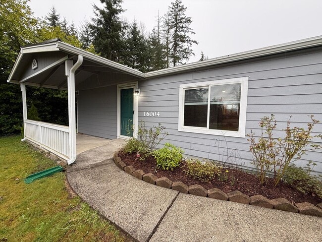 Building Photo - Private remodeled 2 bed home with huge fenced yard in Puyallup for rent now!