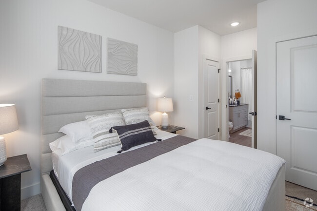 2BR, 2BA - B1 - 956SF - Bedroom