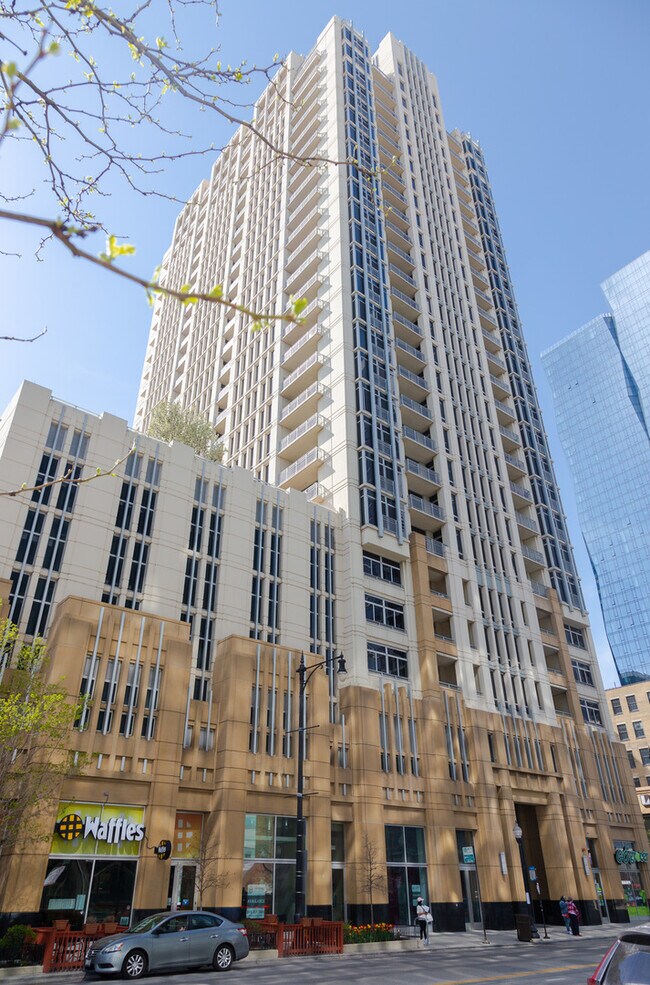 Photo - 1400 S Michigan Ave Unidad 708 Rental