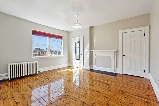 Photo - Beautiful 4 Bedroom House In Troy Hill.  Available May 10th.