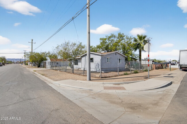 Building Photo - 1410 S 24th Ave Rental