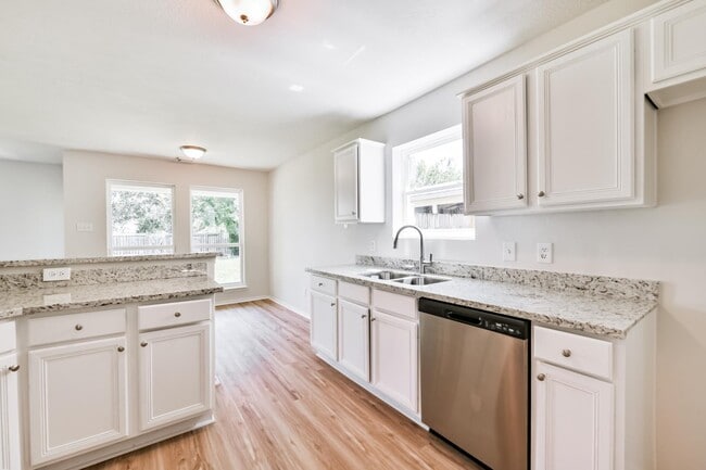 Photo - 106 Mango St