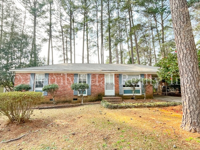 Building Photo - 225 Stirlington Rd