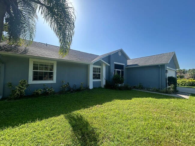 615 7 Gables Cir SE