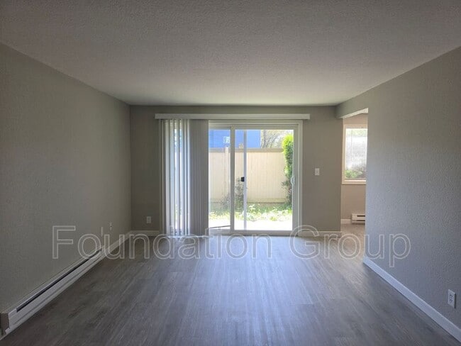 Photo - 938 N 100th St