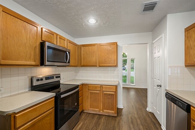 Building Photo - 18401 Sunrise Oaks Ct