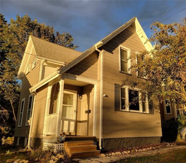 Photo - 25 Summit St