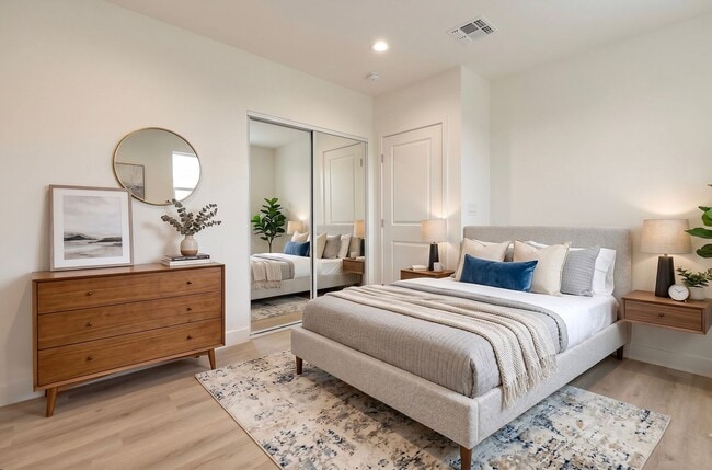 5850 Vineland Ave Unit #5852-2