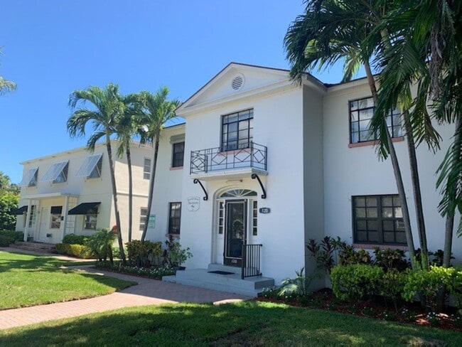 120 N Palmway Lake Worth, FL 33460