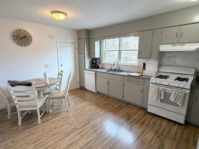 Building Photo - 27 Conwell Ave Unit 2