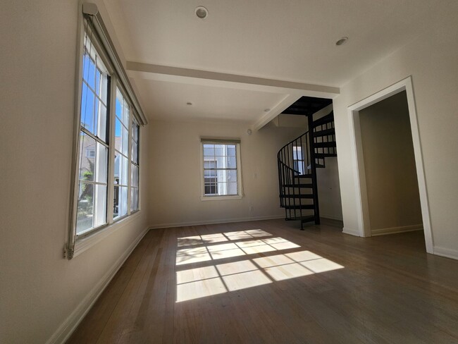 Living Room - 545 N Orange Dr Casa Adosada