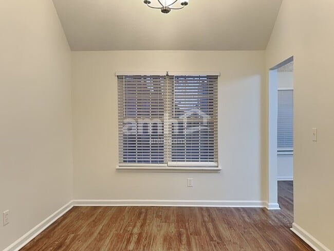 Photo - 4618 Noah Overlook W