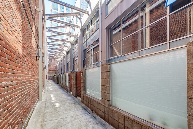 Photo - 650 Delancey St Unidad 111