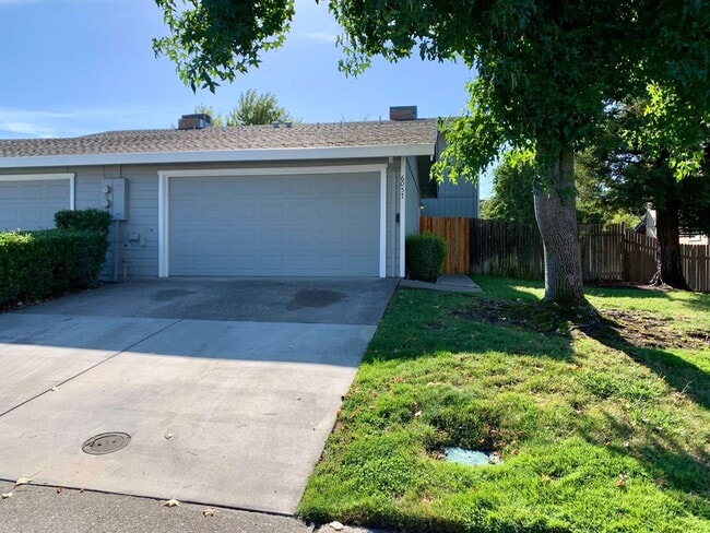 Building Photo - 2 bed 1.5 bath with a 2-car garage in Rocklin Rental