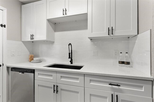 Photo - 1920 E Edgewood Dr Unit A5