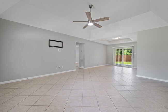 Photo - 470 W Houston St