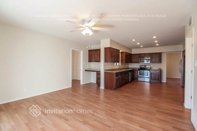 Photo - 2401 W Shady Glen Ave