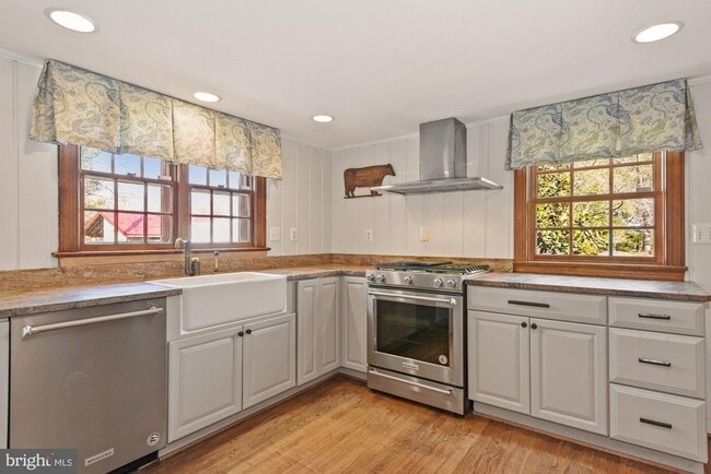 Photo - 326 Walker Rd