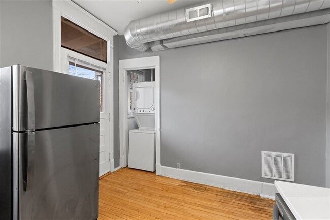 Photo - 3716 N Wayne Ave Unidad 2