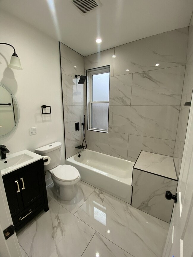 Photo - 5355 S Wood St