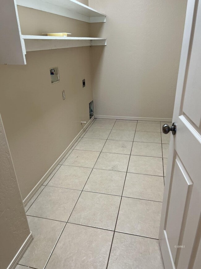 Photo - 706 W 4th St