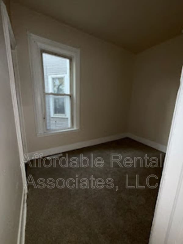 Photo - 1240 W Washington St Unit Lower Front